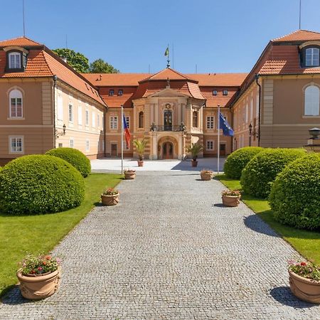 Hotel Zamek Stirin Velké Popovice Eksteriør bilde