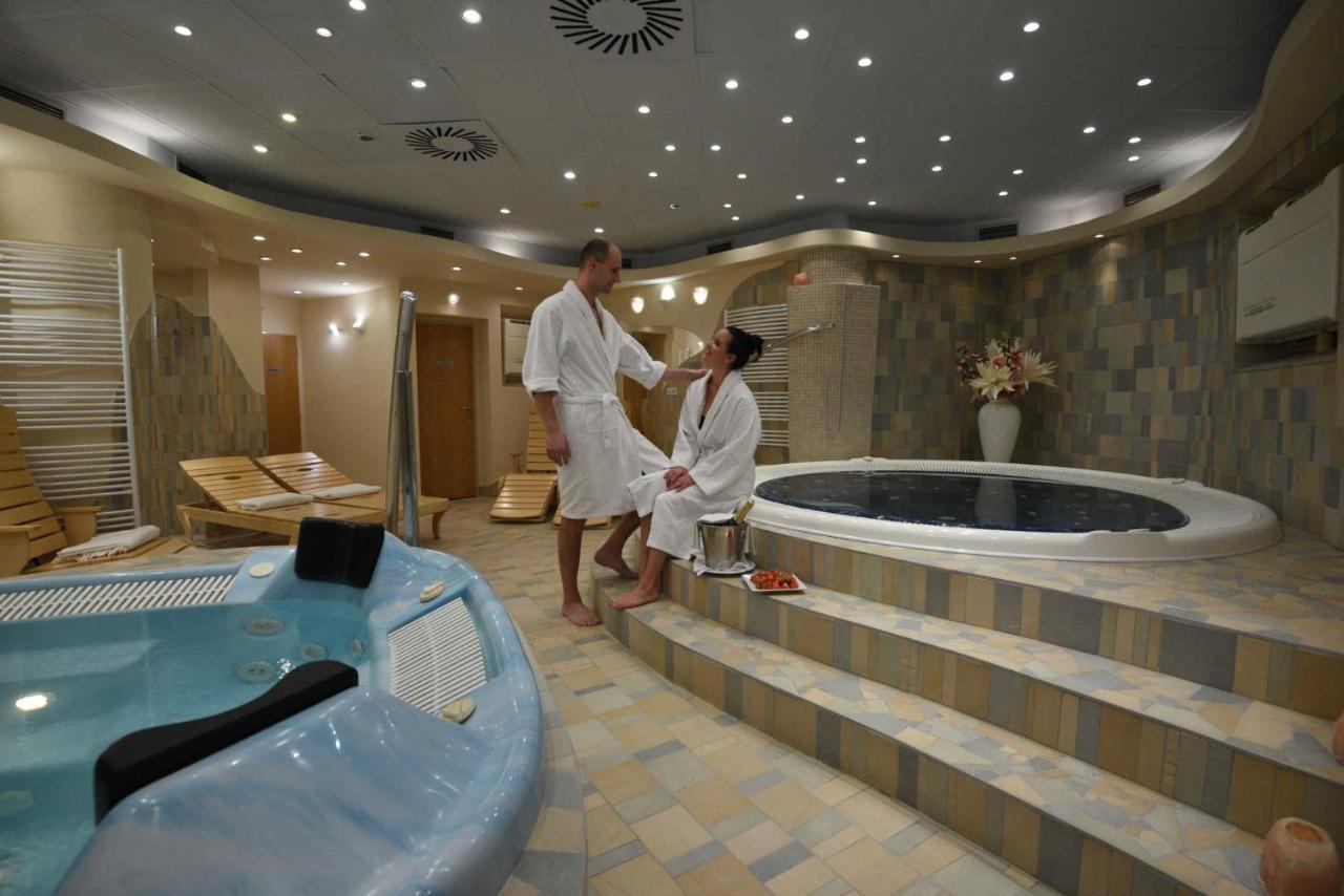 Hotel Zamek Stirin Velké Popovice Eksteriør bilde
