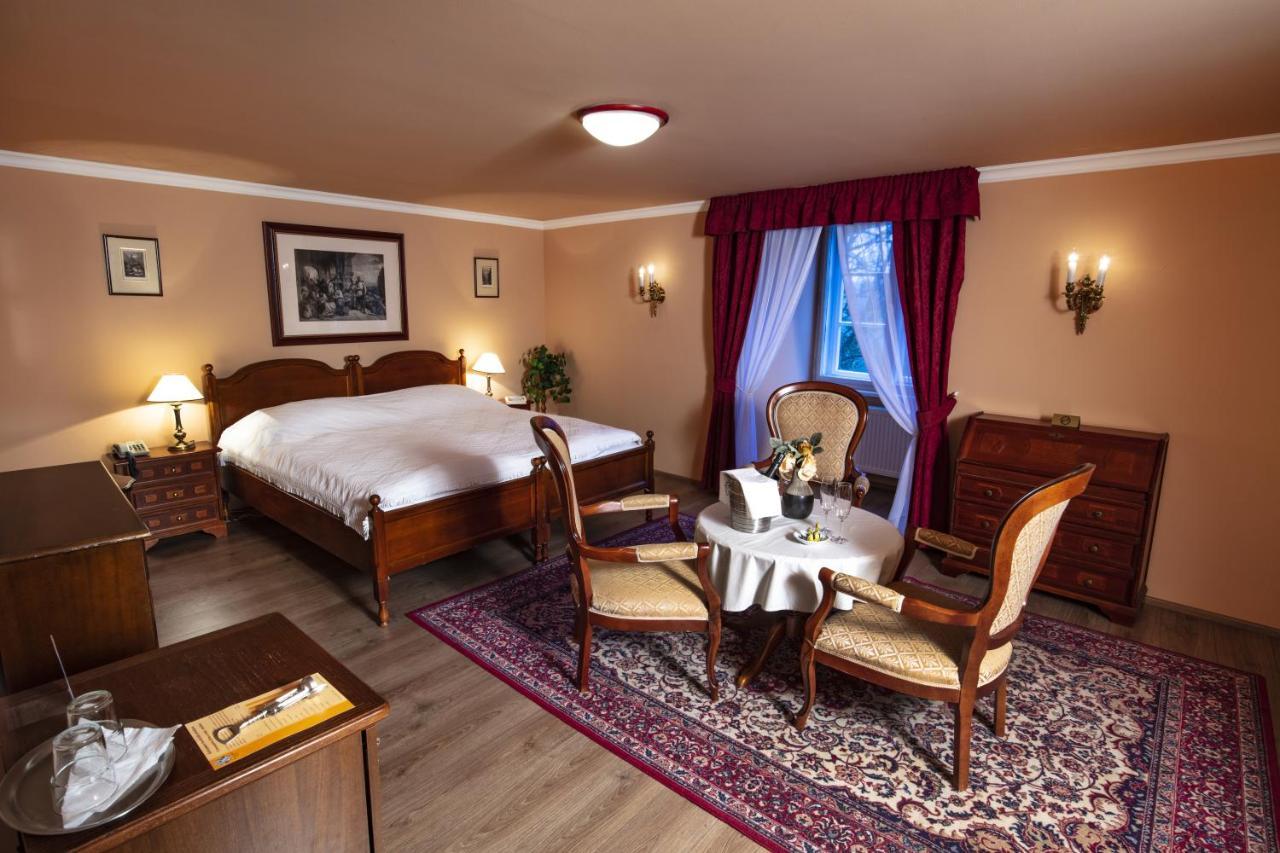 Hotel Zamek Stirin Velké Popovice Eksteriør bilde