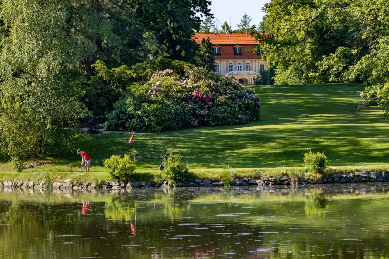 Hotel Zamek Stirin Velké Popovice Eksteriør bilde
