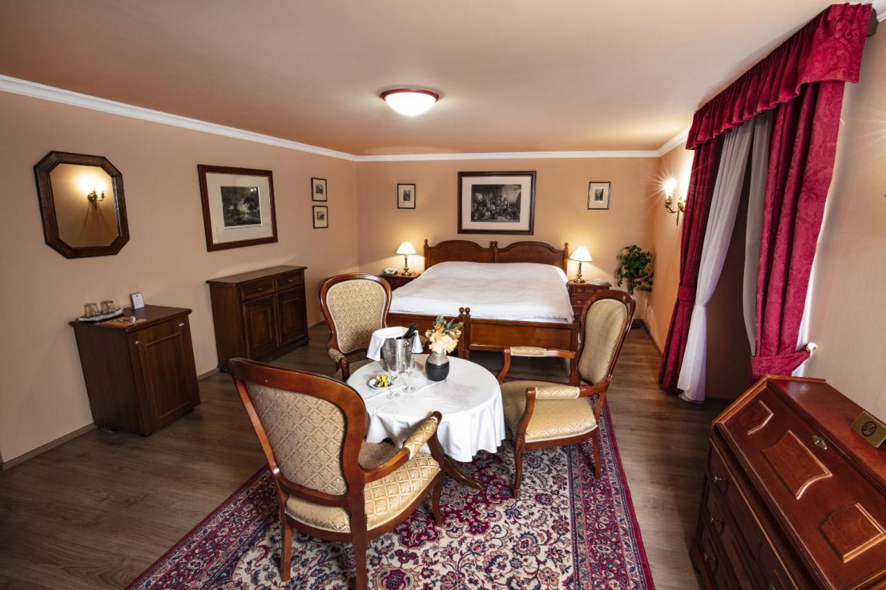 Hotel Zamek Stirin Velké Popovice Eksteriør bilde