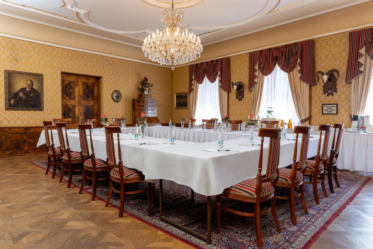 Hotel Zamek Stirin Velké Popovice Eksteriør bilde