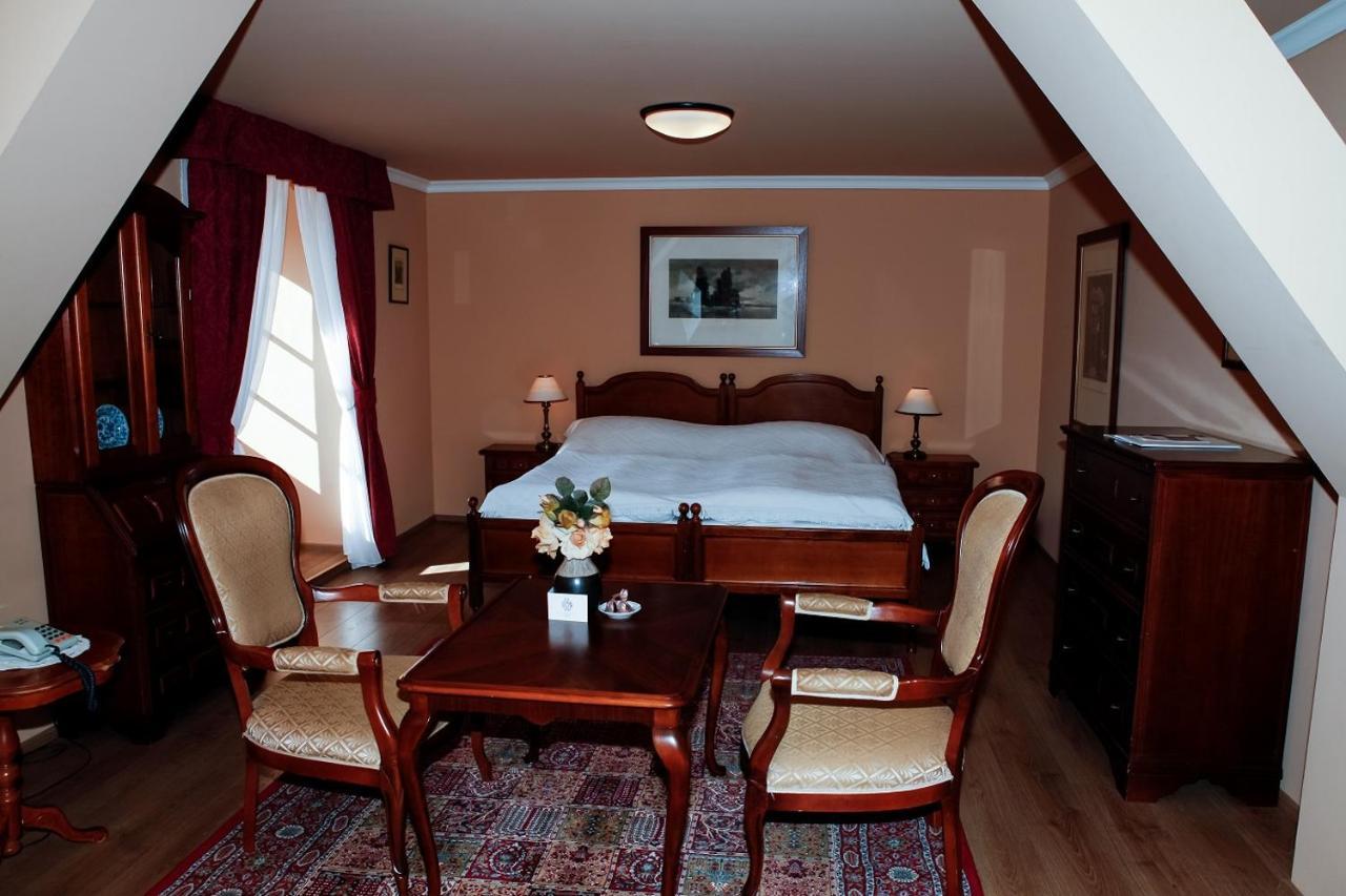 Hotel Zamek Stirin Velké Popovice Eksteriør bilde