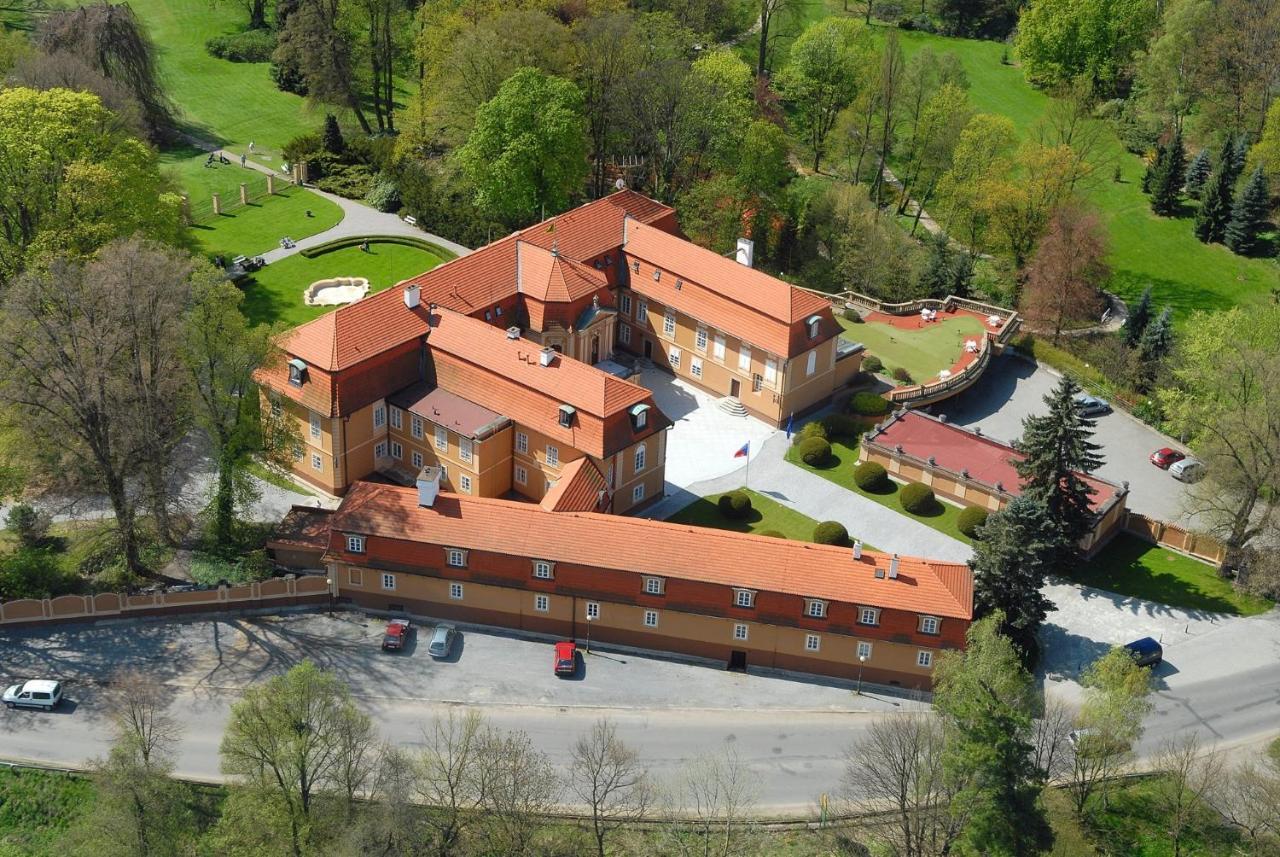 Hotel Zamek Stirin Velké Popovice Eksteriør bilde